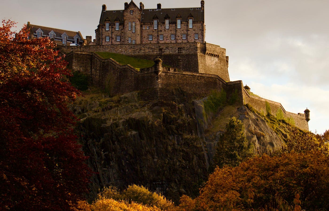Edinburgh Castle and the Royal Mile in morning mist